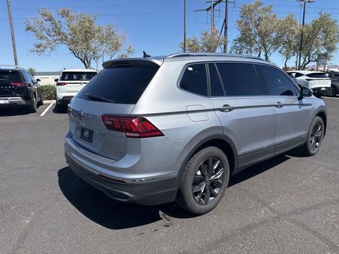 Used 2023 Volkswagen Tiguan SE w/ Panoramic Sunroof Package image 8