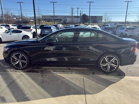 Used 2021 Volvo S60 T5 R-Design image 6