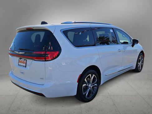New 2026 Chrysler Pacifica Pinnacle image 8