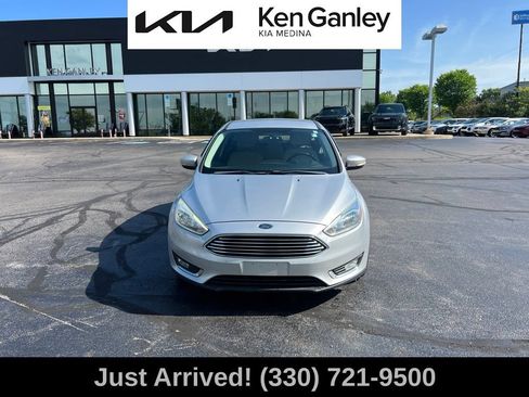 Used 2016 Ford Focus Titanium FWD image 2