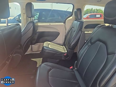 Used 2024 Chrysler Pacifica Touring-L FWD image 6