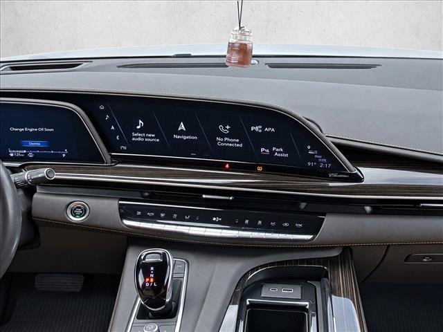 Used 2021 Cadillac Escalade Premium Luxury w/ LPO, Illumination Package AWD/4WD image 17