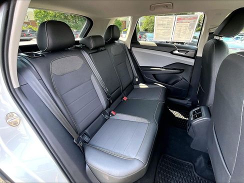 Used 2023 Volkswagen Taos SE AWD/4WD image 23