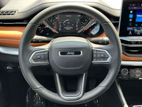 Used 2025 Jeep Compass Limited AWD/4WD image 12