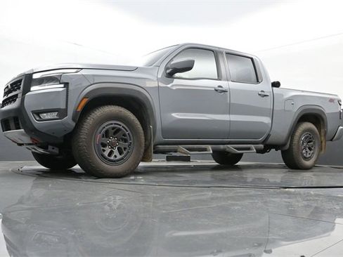 Used 2025 Nissan Frontier PRO-4X image 12