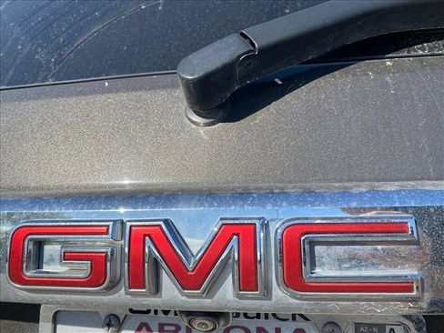 Used 2020 GMC Acadia SLT w/ Driver Alert Package II FWD image 14