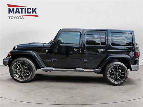 Used 2018 Jeep Wrangler Unlimited Sahara image 4