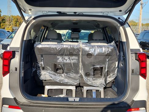 New 2026 Kia Carnival EX image 4