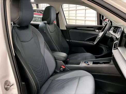 New 2026 Volkswagen Tiguan SE image 31