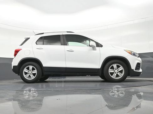 Used 2019 Chevrolet Trax LT w/ LT Convenience Package FWD image 28