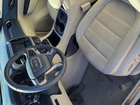 Used 2023 GMC Acadia Denali image 15