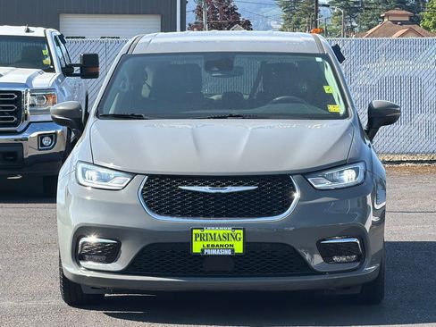 Used 2023 Chrysler Pacifica Touring-L FWD image 6
