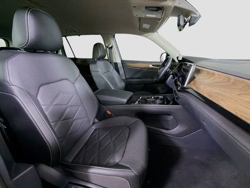 Used 2025 Volkswagen Atlas SE FWD image 31