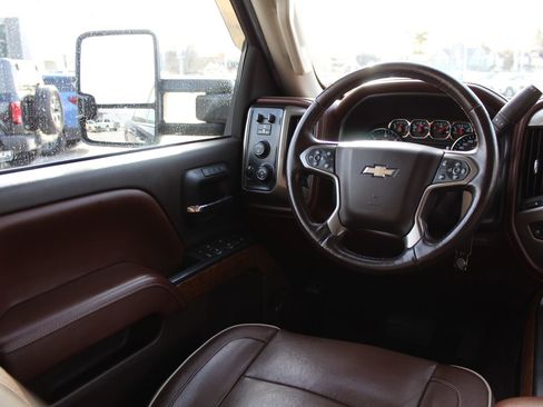 Used 2017 Chevrolet Silverado 2500 High Country image 9
