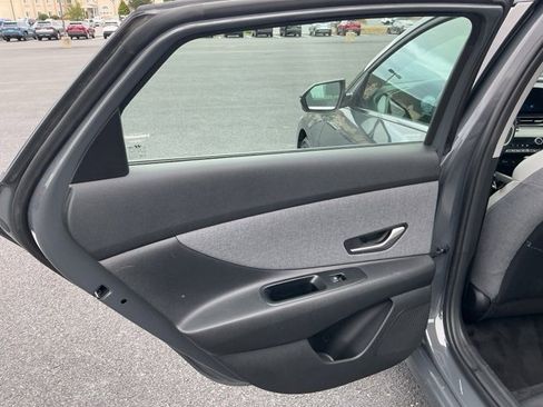 Certified 2024 Hyundai Elantra Limited image 20