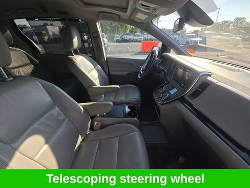 Used 2018 Toyota Sienna XLE FWD image 18