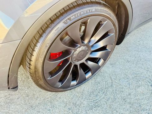 Used 2023 Tesla Model Y Performance AWD/4WD image 31