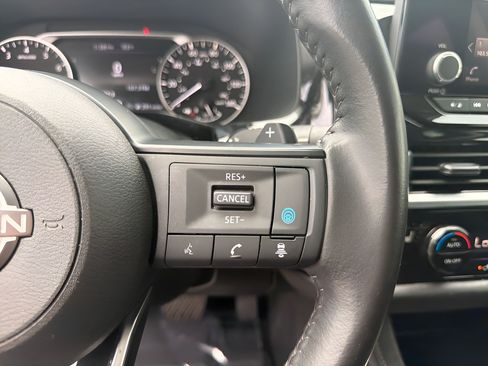 Certified 2024 Nissan Pathfinder SV FWD image 34