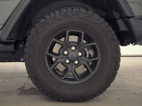 Used 2024 Jeep Wrangler Unlimited AWD/4WD image 19