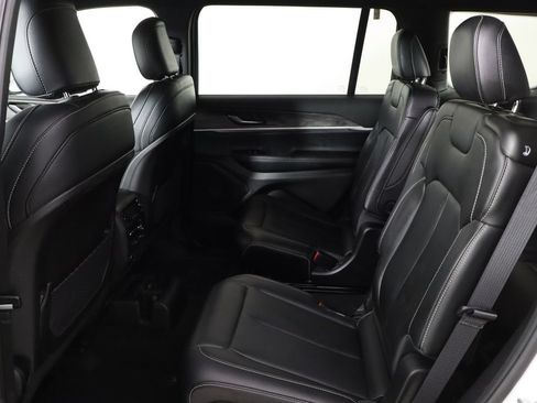 Used 2025 Jeep Grand Cherokee L Limited AWD/4WD image 16