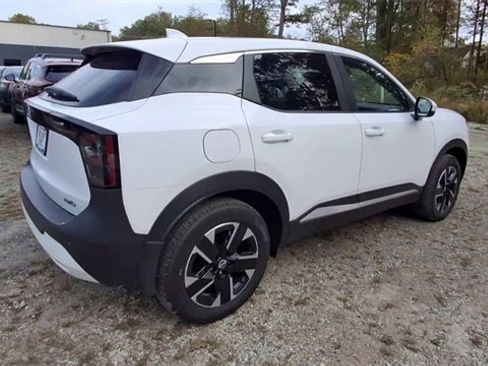 Used 2025 Nissan Kicks SV image 8