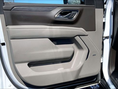 Used 2022 GMC Yukon SLT w/ SLT Premium Package image 21