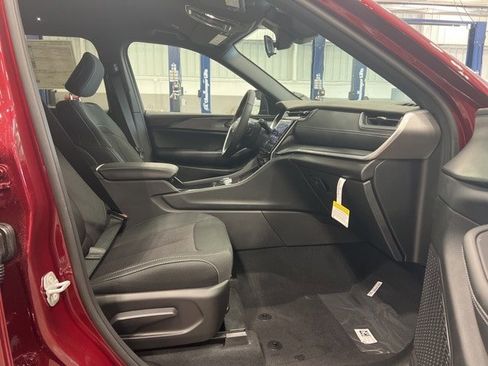 New 2025 Jeep Grand Cherokee L Laredo w/ Luxury Tech Group I image 22