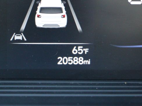 Used 2024 Hyundai Venue SEL FWD image 31