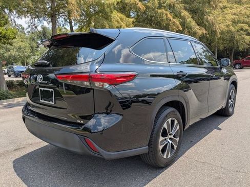 Used 2022 Toyota Highlander XLE FWD image 8
