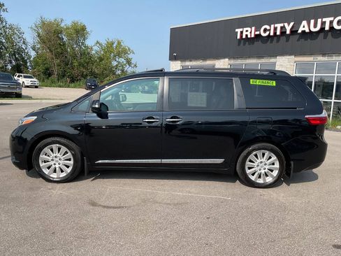 Used 2016 Toyota Sienna Limited w/ Protection Package FWD image 3