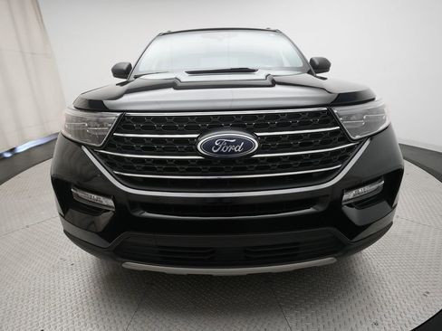 Used 2023 Ford Explorer XLT w/ Equipment Group 202A AWD/4WD image 11