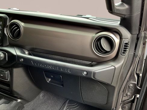 Used 2020 Jeep Wrangler Unlimited Sport image 27