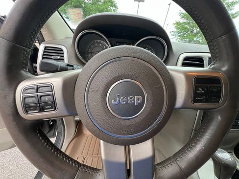 Used 2013 Jeep Grand Cherokee Laredo AWD/4WD image 33