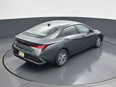 New 2026 Hyundai Elantra SE FWD image 17