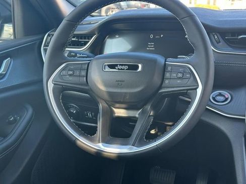 New 2025 Jeep Grand Cherokee L Altitude image 9