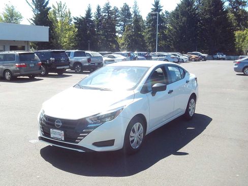 Used 2025 Nissan Versa S FWD image 1