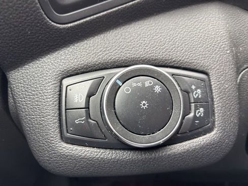 Used 2019 Ford Escape SE image 24