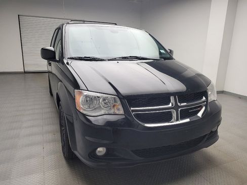 Used 2019 Dodge Grand Caravan SXT FWD image 14