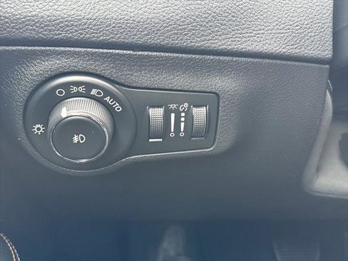 Used 2019 Jeep Compass Latitude AWD/4WD image 16