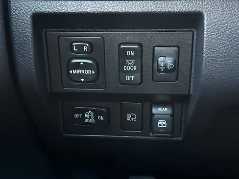 Used 2018 Toyota Tundra SR5 w/ TRD Sport Package image 38