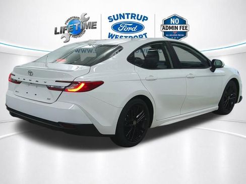 Used 2025 Toyota Camry SE FWD image 2