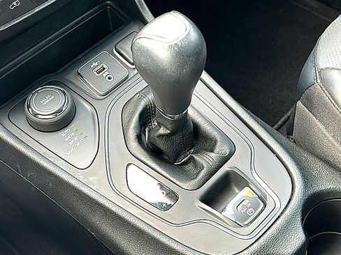 Used 2022 Jeep Cherokee Latitude Lux AWD/4WD image 34