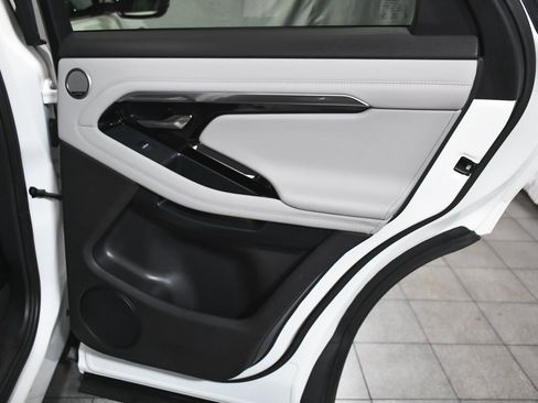 Used 2022 Land Rover Range Rover Evoque SE image 16