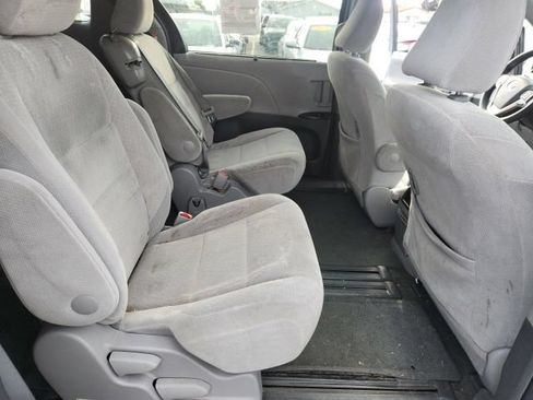 Used 2015 Toyota Sienna LE FWD image 13