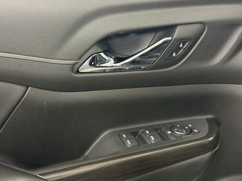 Used 2022 GMC Acadia SLT w/ Elevation Edition image 14