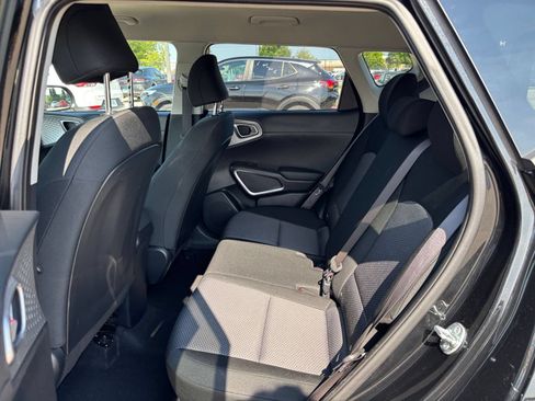 Used 2025 Kia Soul LX w/ LX Technology Package FWD image 23