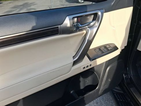 Used 2023 Lexus GX 460 Luxury w/ Accessory Package AWD/4WD image 14