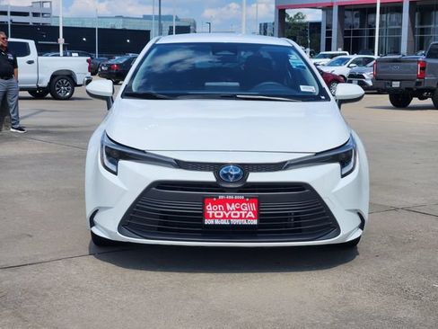 Certified 2024 Toyota Corolla LE FWD image 2