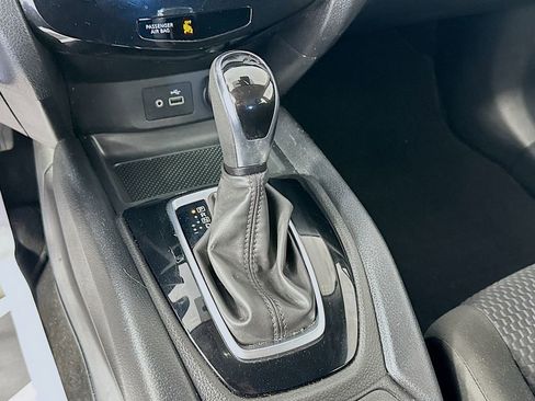 Used 2022 Nissan Rogue Sport S image 16