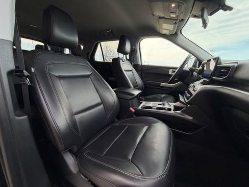 Used 2022 Ford Explorer XLT w/ Equipment Group 202A image 26